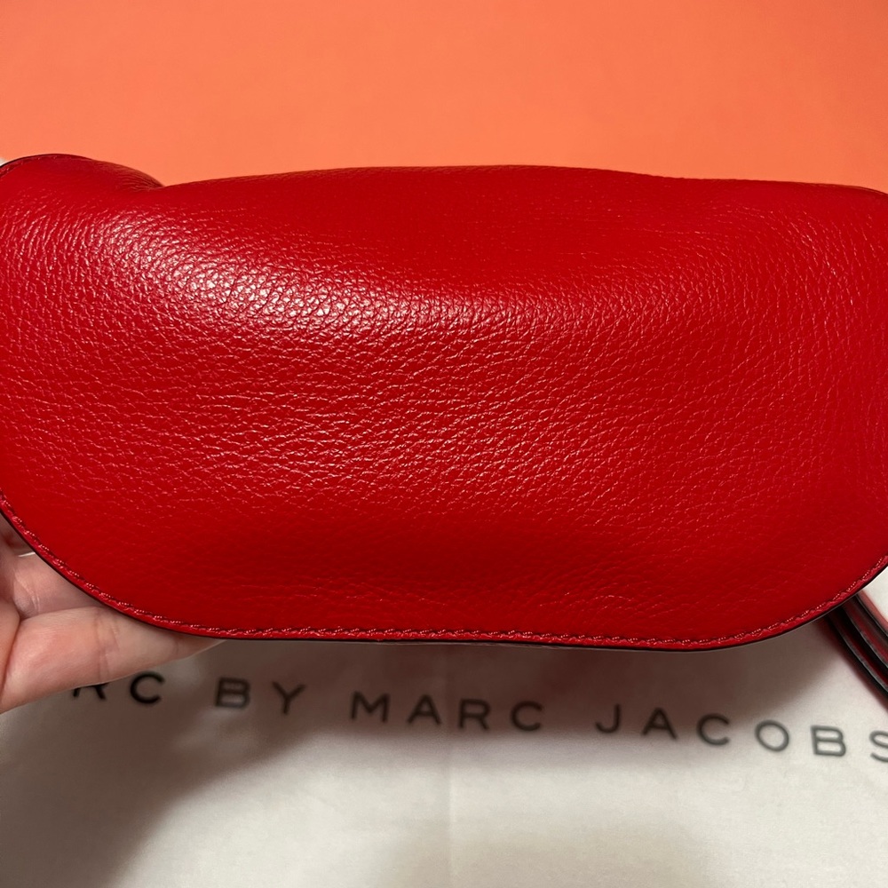 Like new Marc by Marc jacobs canteen style bag - Picture 3 of 16
